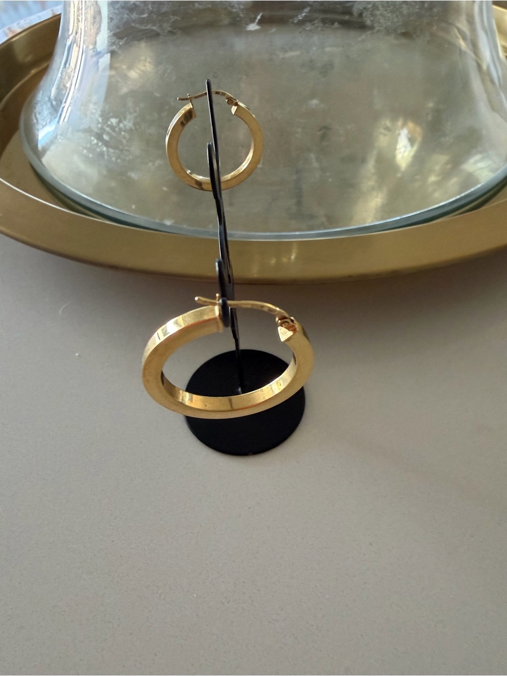 18kt 1” hoop Earrings - Picture 3 of 7
